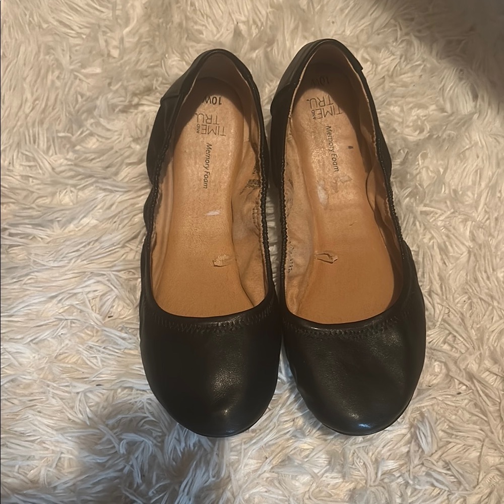 TIME AND TRU Women's Black Flats